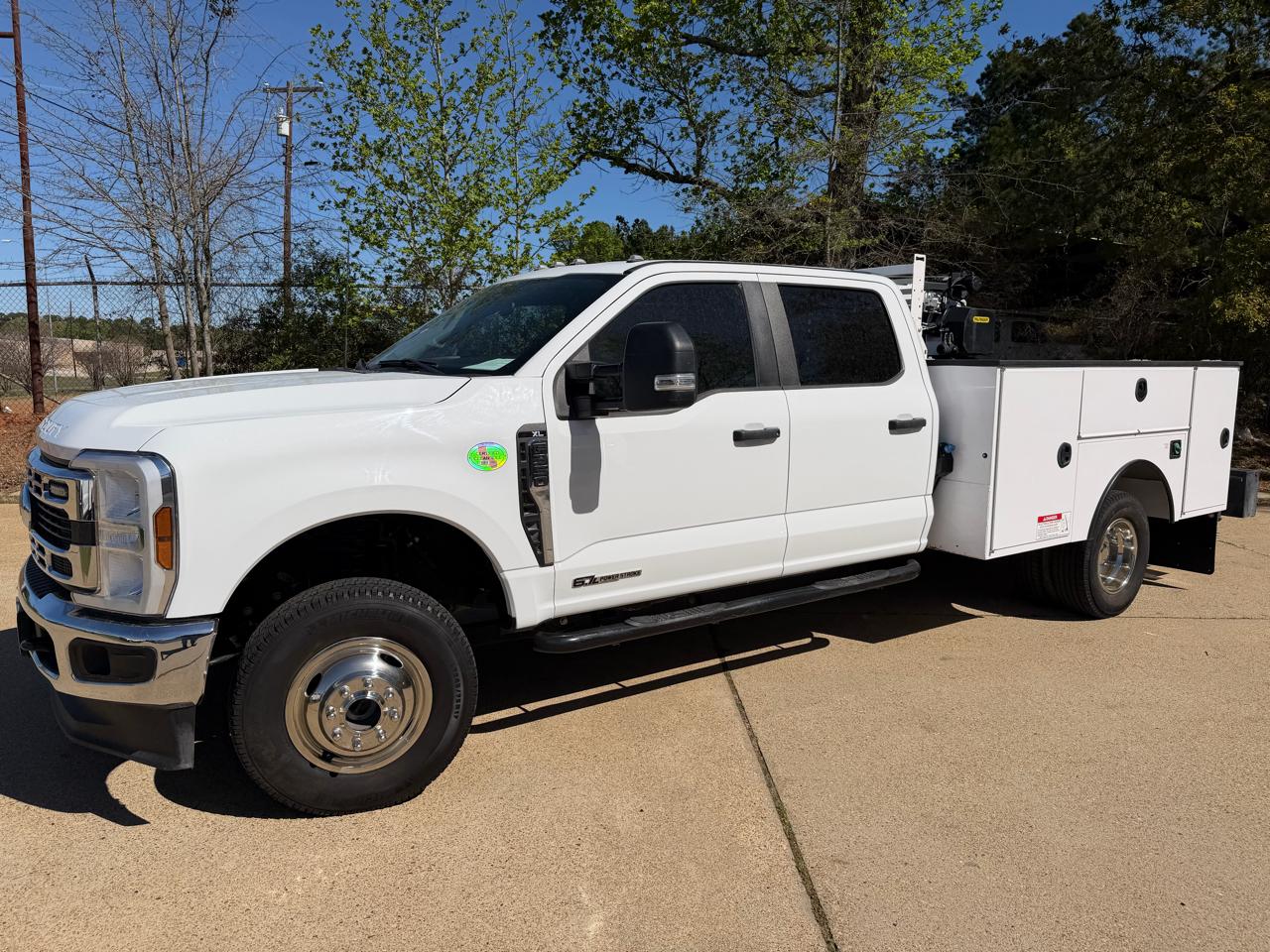 Ford F-350 SD XL Crew Cab Long Bed DRW 4WD 2024