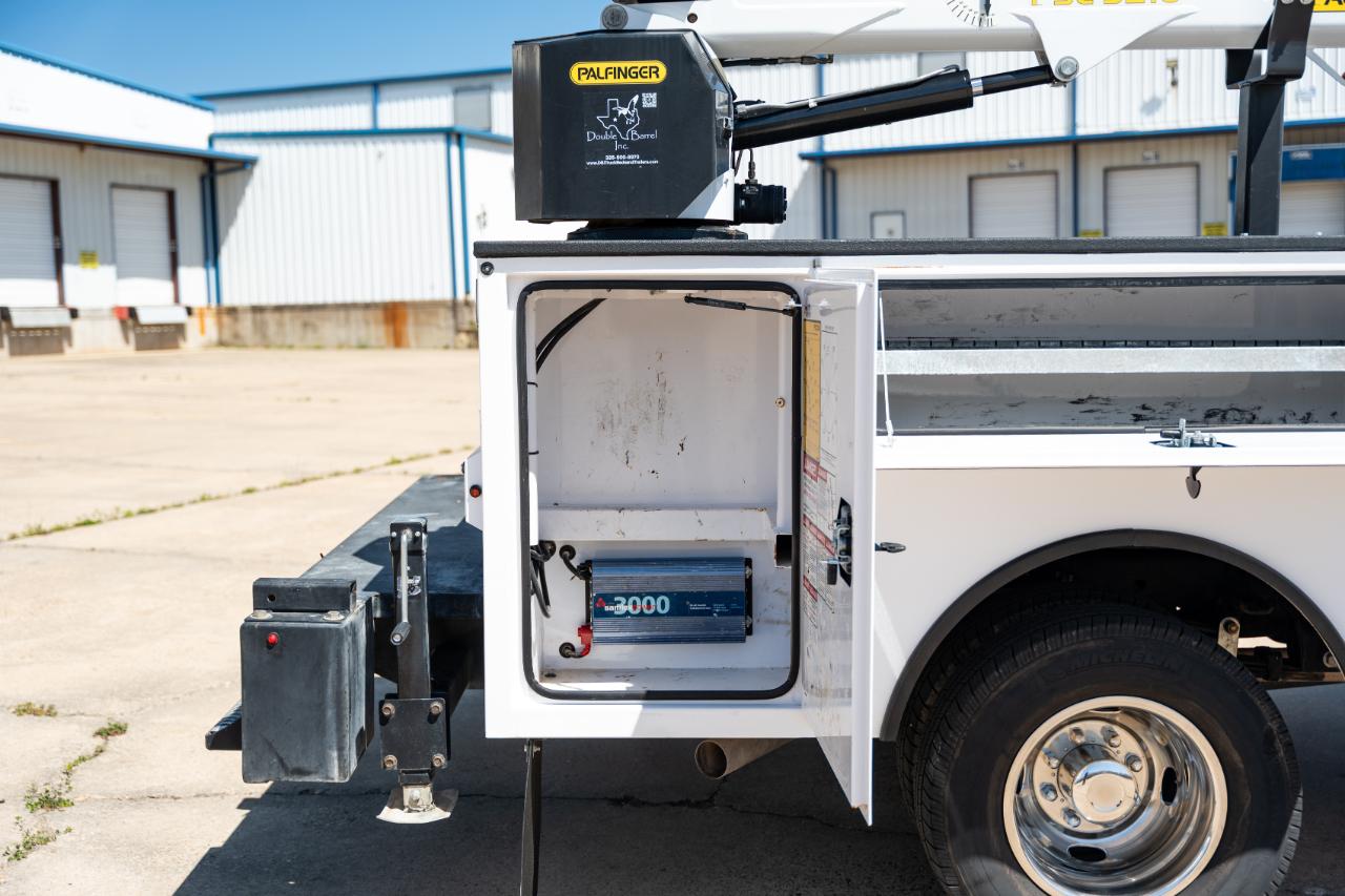 Ford F-350 SD XL Crew Cab Long Bed DRW 4WD 2024