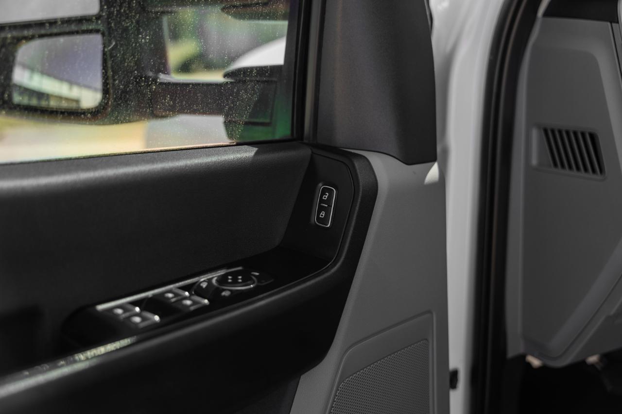 Ford F-350 SD XL Crew Cab Long Bed DRW 4WD 2024