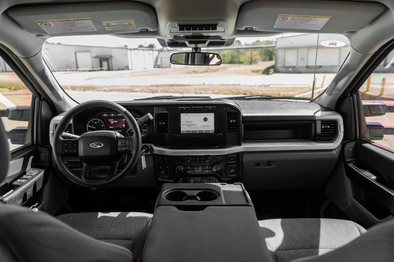 Ford F-350 SD XL Crew Cab Long Bed DRW 4WD 2024