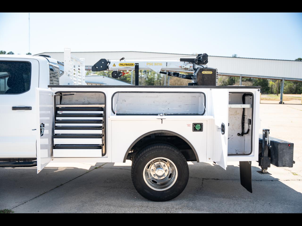 Ford F-350 SD XL Crew Cab Long Bed DRW 4WD 2024