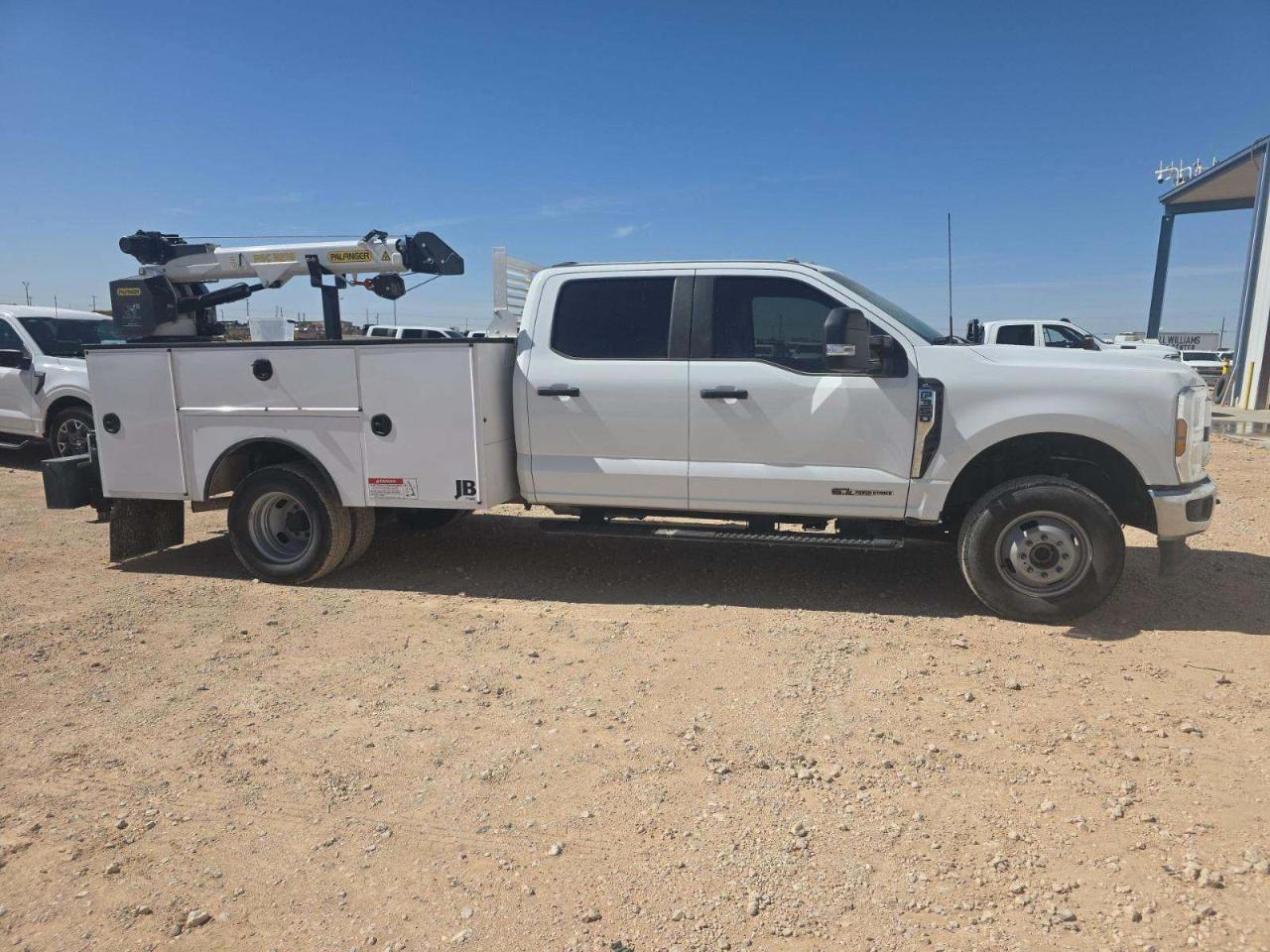 Ford F-350 SD XL Crew Cab Long Bed DRW 4WD 2024