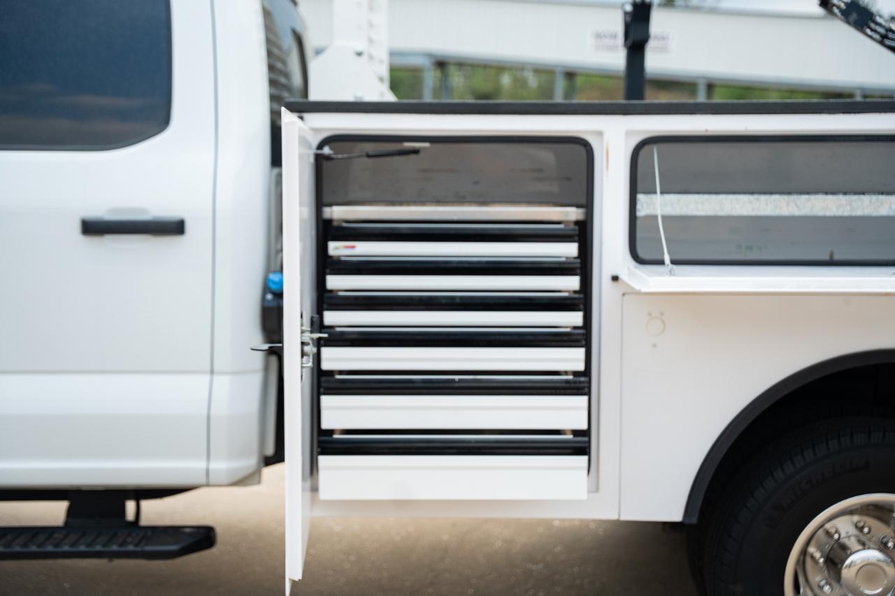 Ford F-350 SD XL Crew Cab Long Bed DRW 4WD 2024