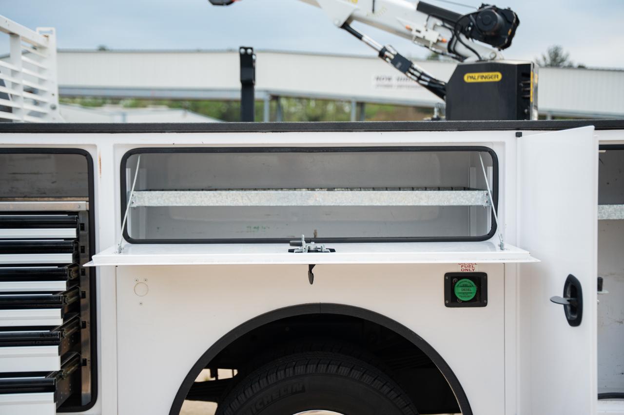 Ford F-350 SD XL Crew Cab Long Bed DRW 4WD 2024