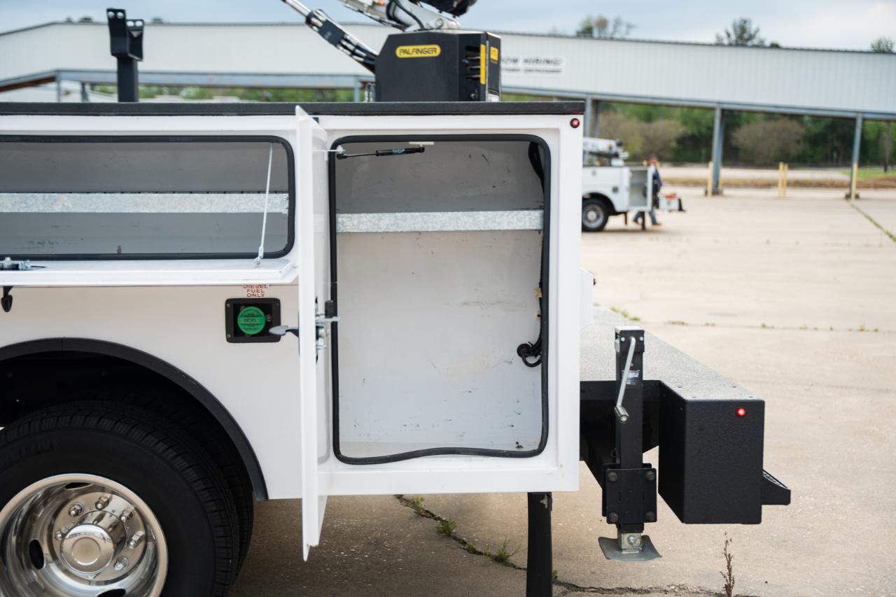 Ford F-350 SD XL Crew Cab Long Bed DRW 4WD 2024