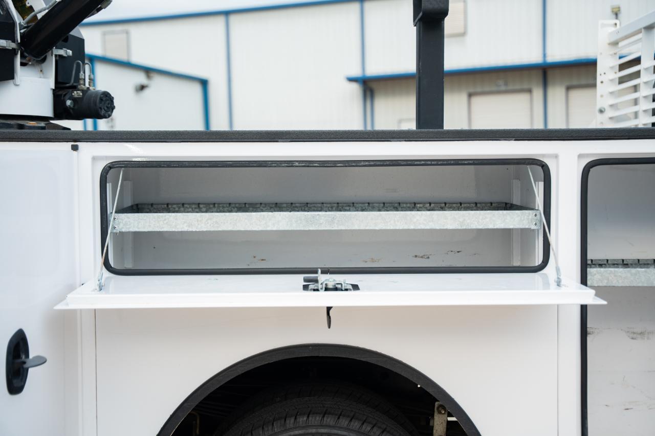 Ford F-350 SD XL Crew Cab Long Bed DRW 4WD 2024