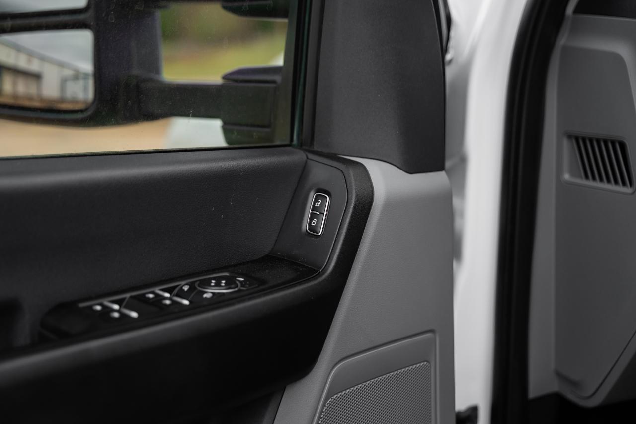 Ford F-350 SD XL Crew Cab Long Bed DRW 4WD 2024