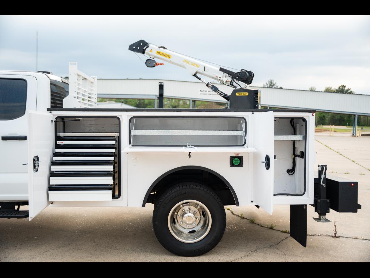 Ford F-350 SD XL Crew Cab Long Bed DRW 4WD 2024