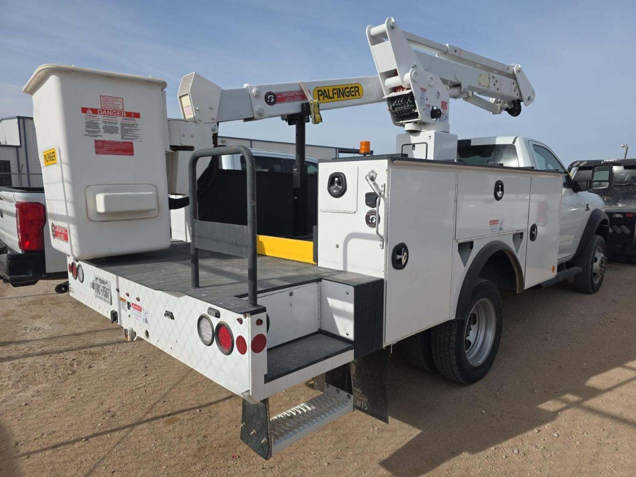 RAM 5500 Regular Cab SWB 4WD DRW 2024