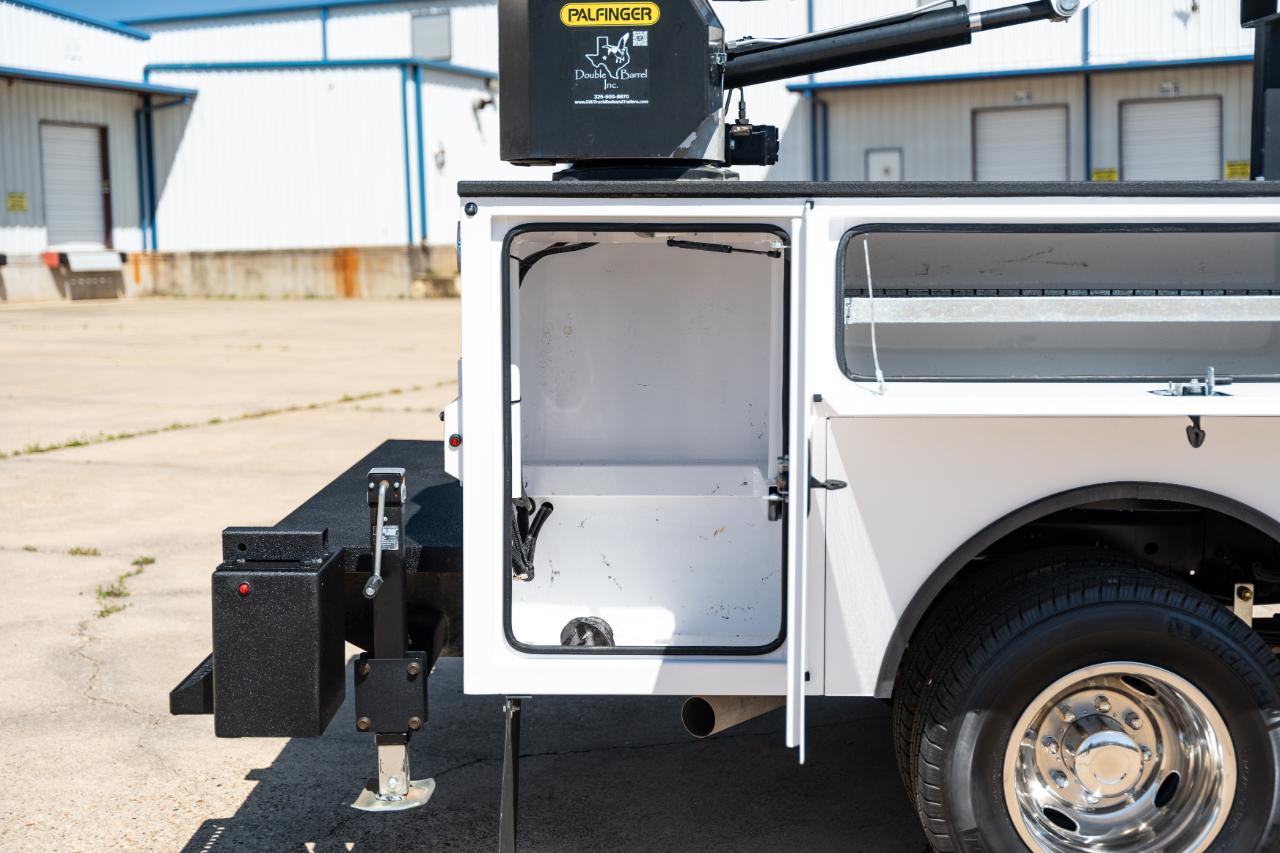 Ford F-350 SD XL Crew Cab 4WD DRW 2024