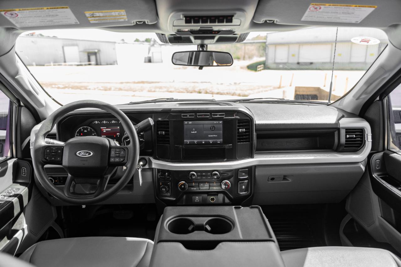 Ford F-350 SD XL Crew Cab 4WD DRW 2024