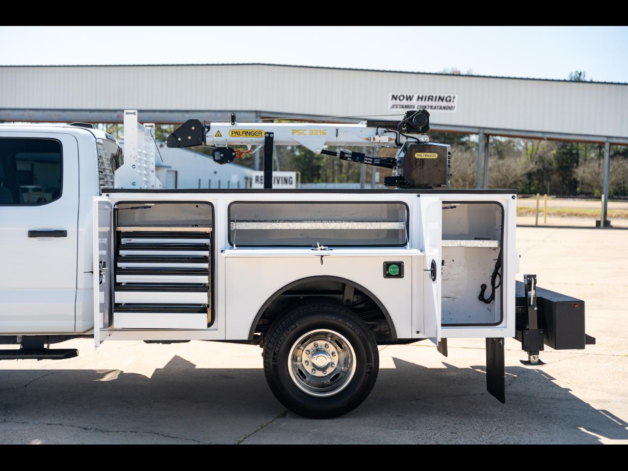 Ford F-350 SD XL Crew Cab 4WD DRW 2024