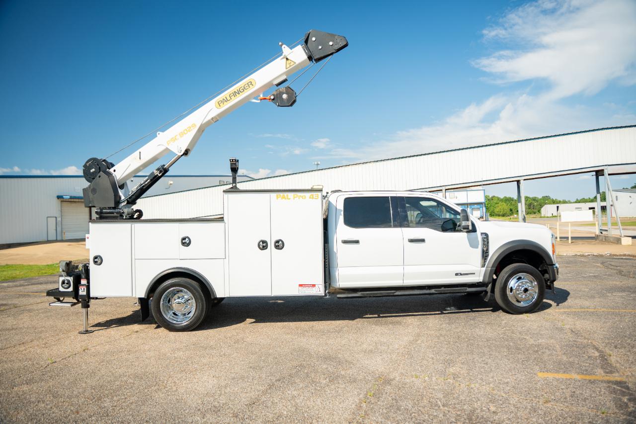 Ford F-550 Crew Cab DRW 4WD 2024