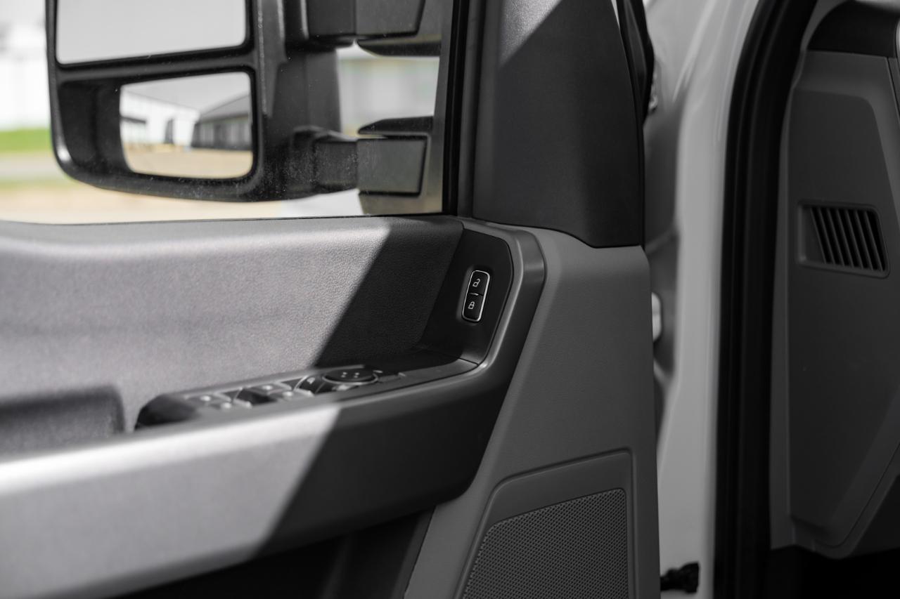 Ford F-550 Crew Cab DRW 4WD 2024