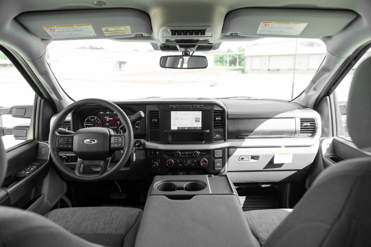 Ford F-550 Crew Cab DRW 4WD 2024