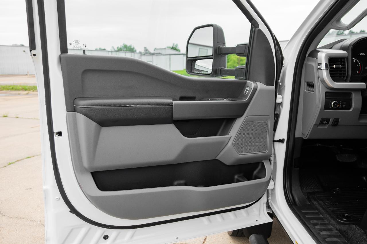 Ford F-550 Crew Cab DRW 4WD 2024