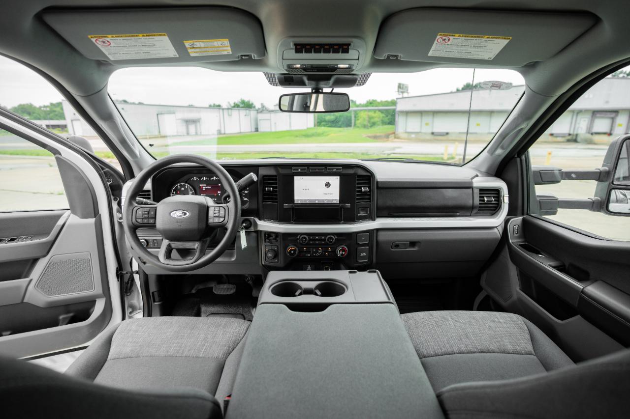 Ford F-550 Crew Cab DRW 4WD 2024