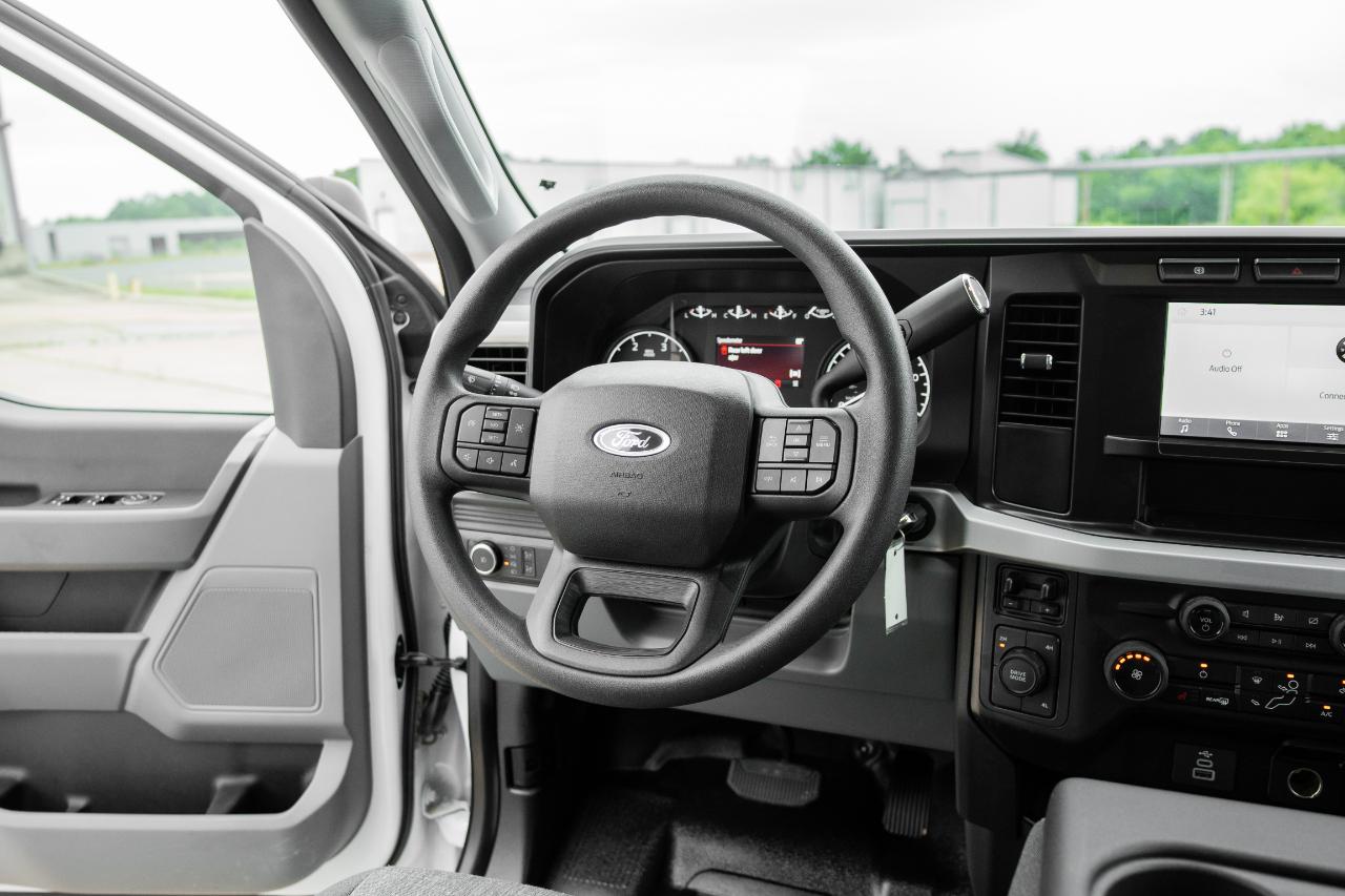 Ford F-550 Crew Cab DRW 4WD 2024