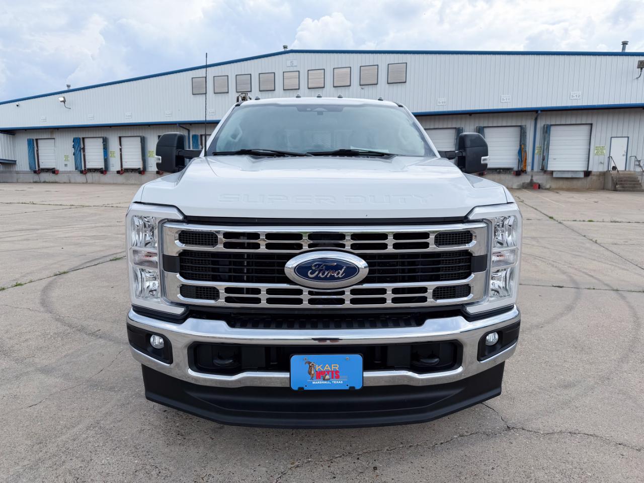 Ford F-350 SD XL Crew Cab Long Bed DRW 4WD 2023