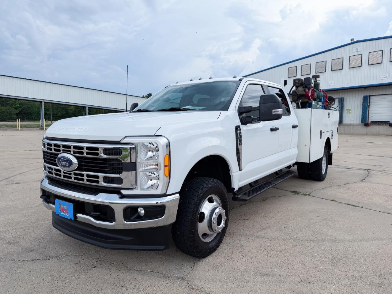 Ford F-350 SD XL Crew Cab Long Bed DRW 4WD 2023