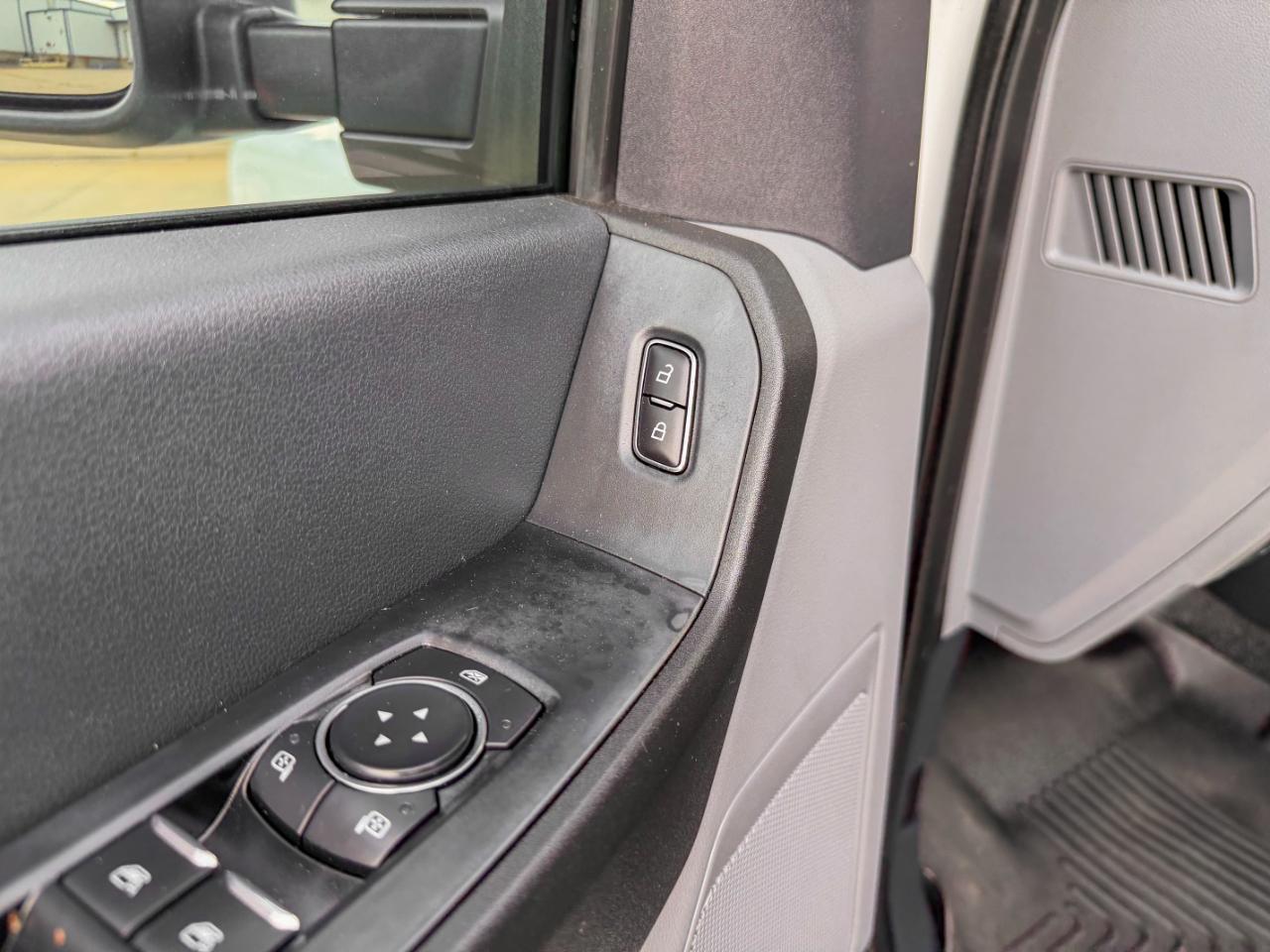 Ford F-350 SD XL Crew Cab Long Bed DRW 4WD 2023