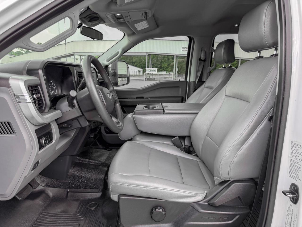 Ford F-350 SD XL Crew Cab Long Bed DRW 4WD 2023