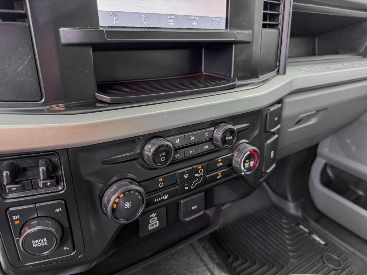 Ford F-350 SD XL Crew Cab Long Bed DRW 4WD 2023