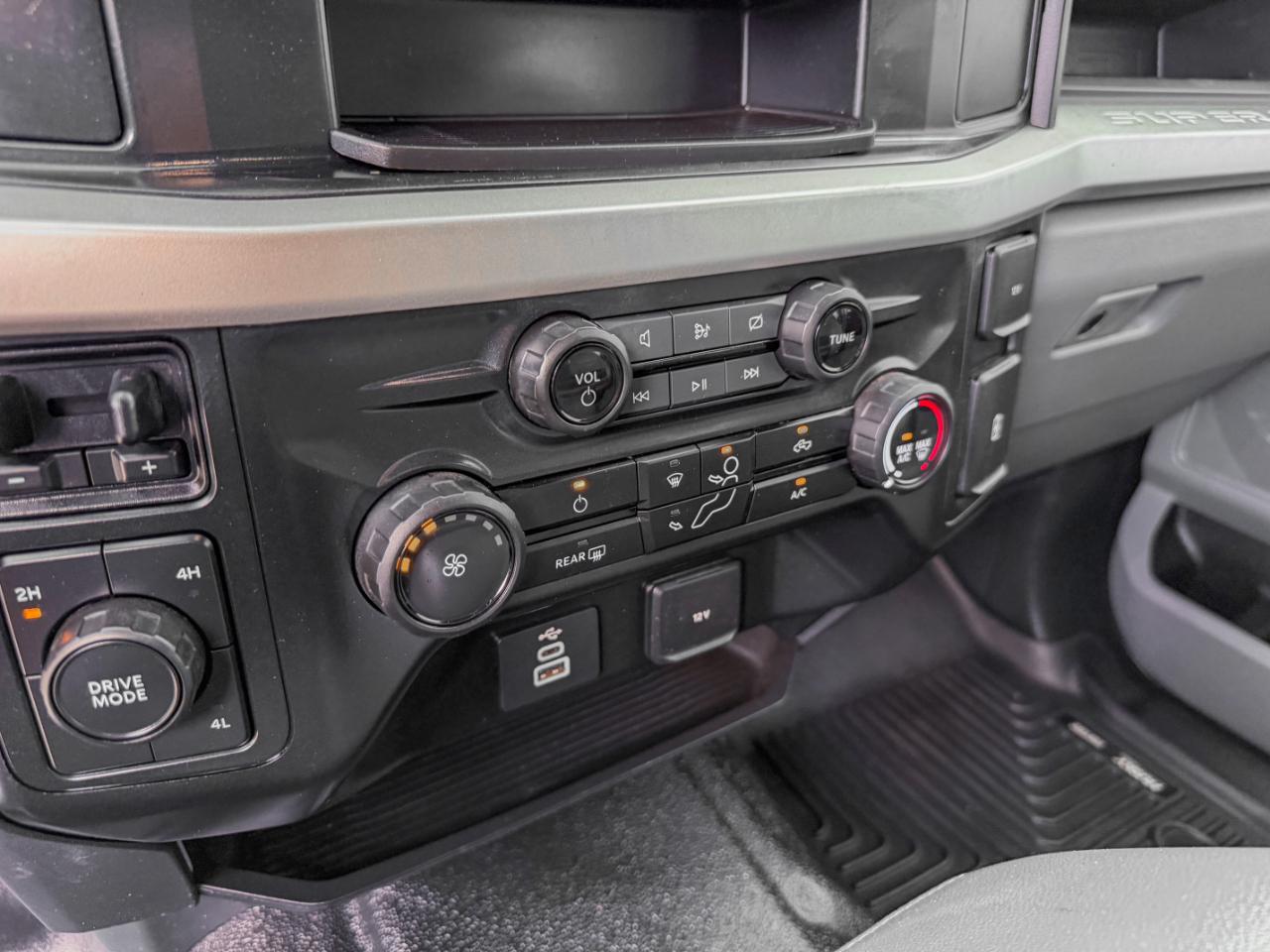Ford F-350 SD XL Crew Cab Long Bed DRW 4WD 2023