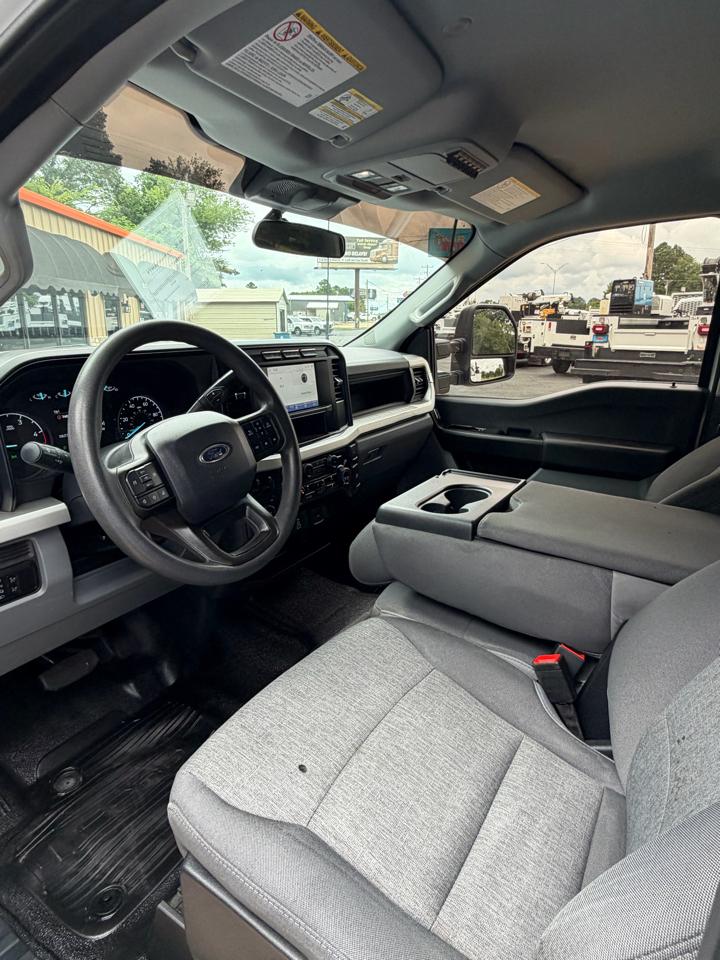 Ford F-350 SD XL Crew Cab LWB DRW 4WD 2024
