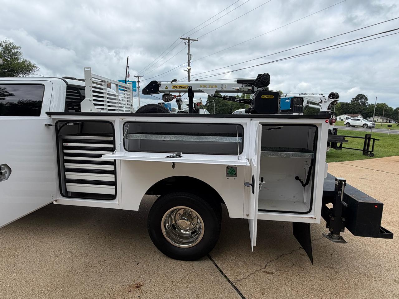 Ford F-350 SD XL Crew Cab LWB DRW 4WD 2024