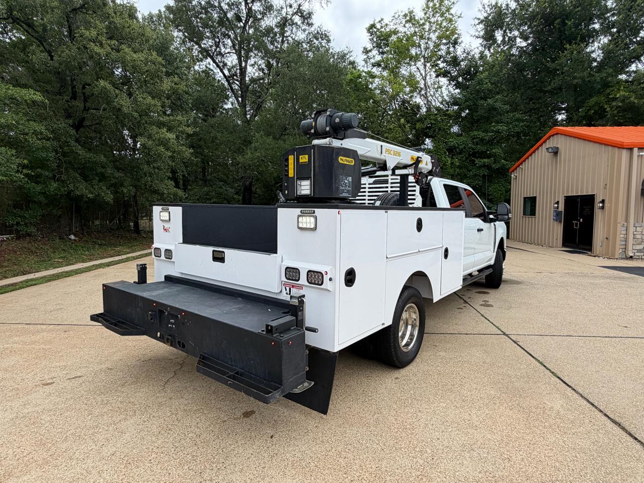 Ford F-350 SD XL Crew Cab LWB DRW 4WD 2024