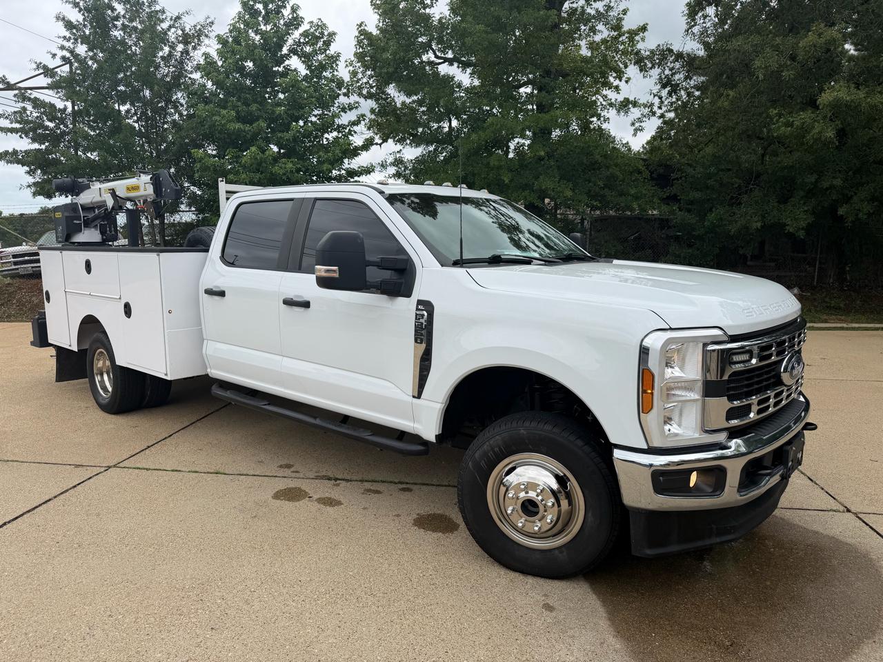 Ford F-350 SD XL Crew Cab LWB DRW 4WD 2024