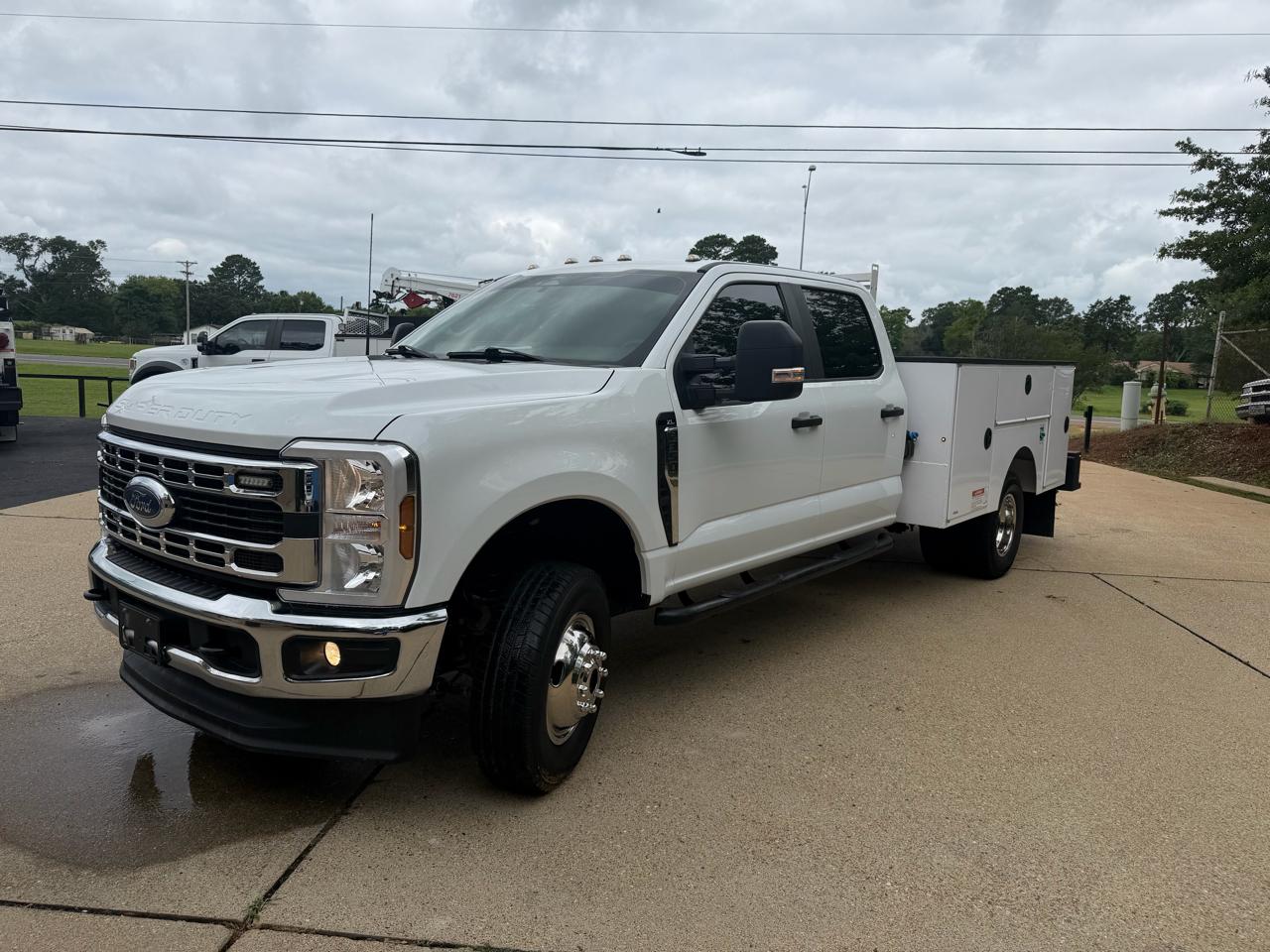 Ford F-350 SD XL Crew Cab LWB DRW 4WD 2024