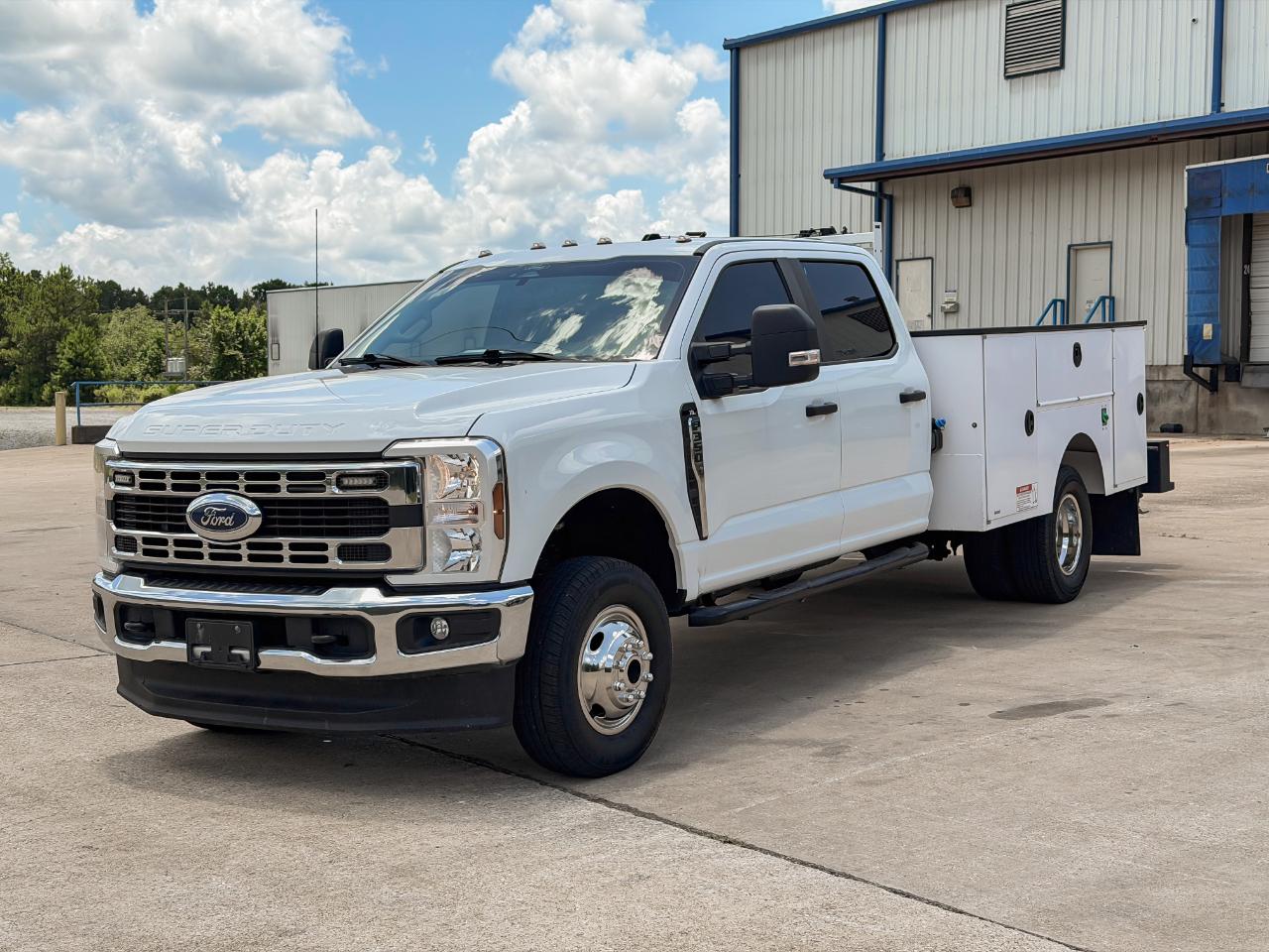 Ford F-350 SD XL Crew Cab LWB DRW 4WD 2024