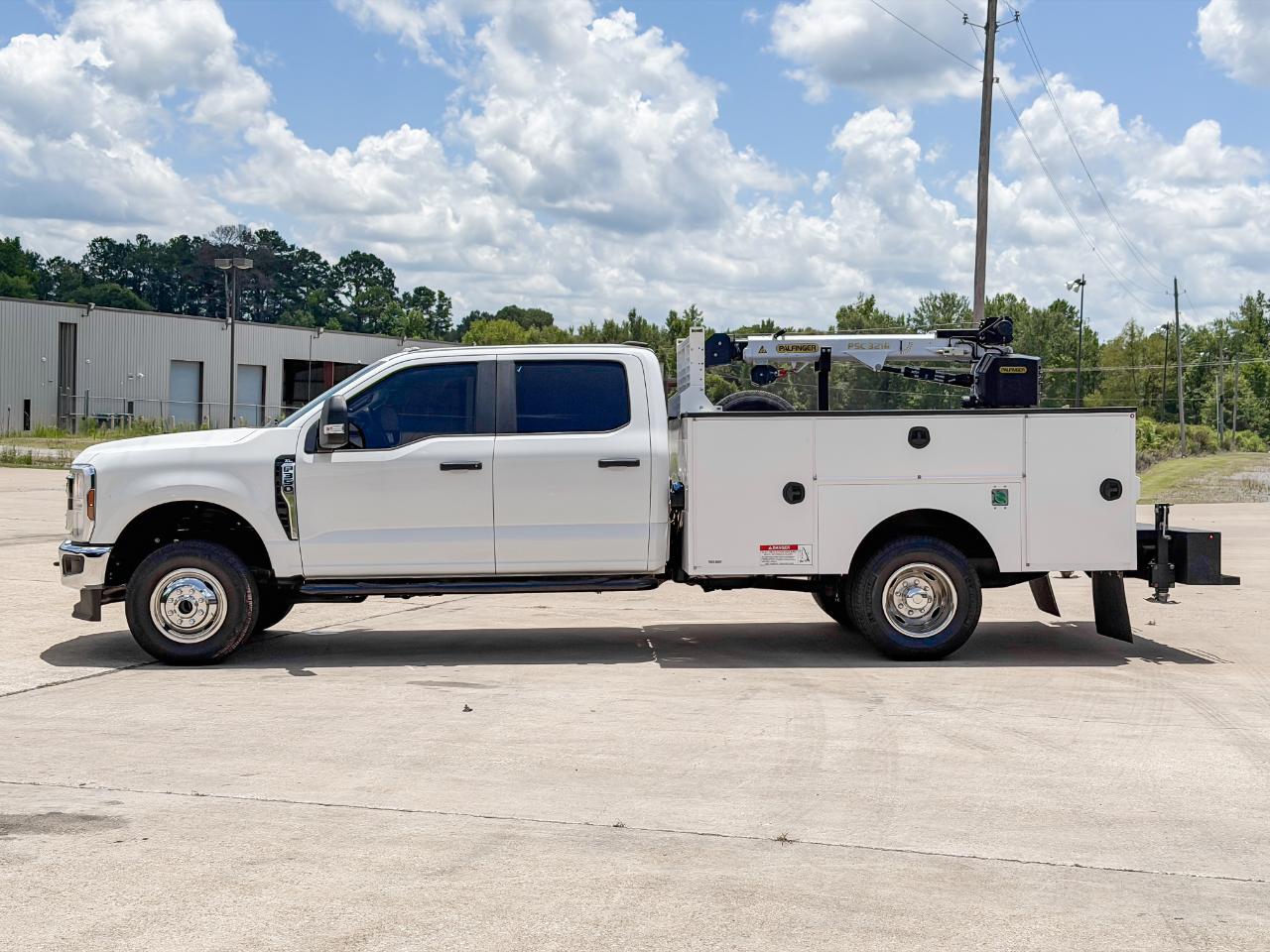Ford F-350 SD XL Crew Cab LWB DRW 4WD 2024