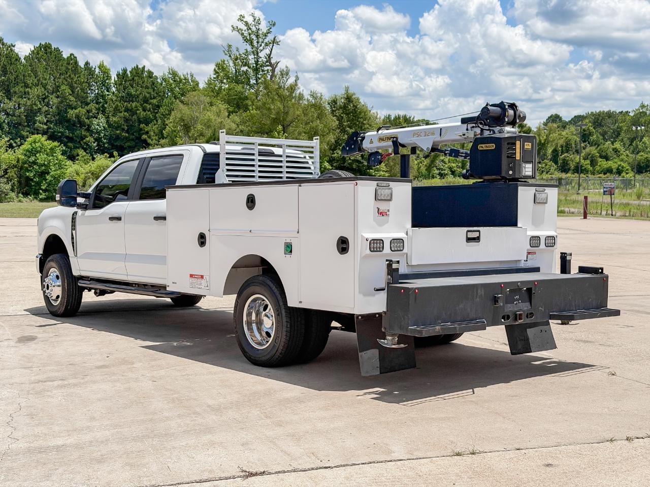 Ford F-350 SD XL Crew Cab LWB DRW 4WD 2024