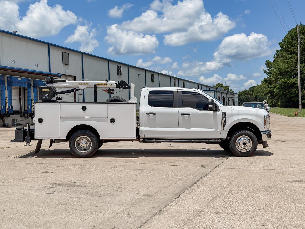 Ford F-350 SD XL Crew Cab LWB DRW 4WD 2024