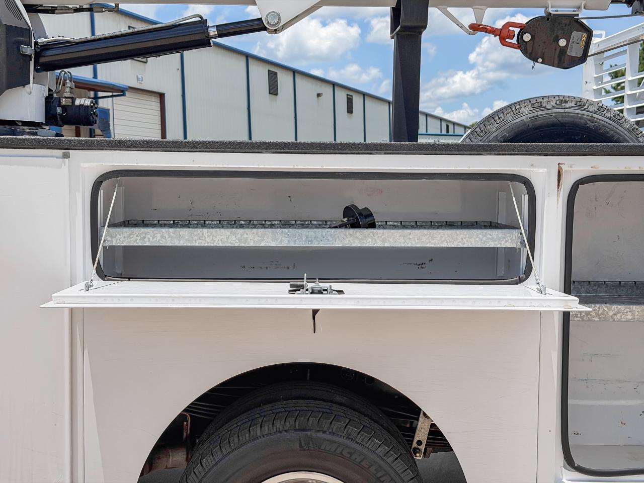 Ford F-350 SD XL Crew Cab LWB DRW 4WD 2024