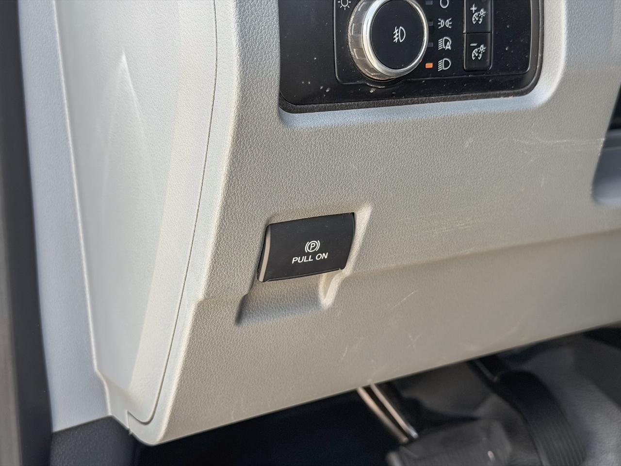 Ford F-350 SD XL Crew Cab LWB DRW 4WD 2024