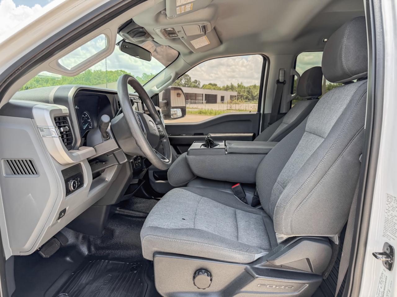Ford F-350 SD XL Crew Cab LWB DRW 4WD 2024