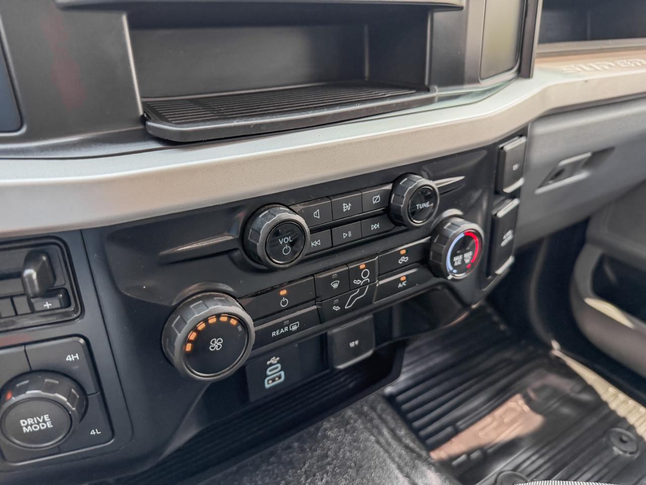 Ford F-350 SD XL Crew Cab LWB DRW 4WD 2024