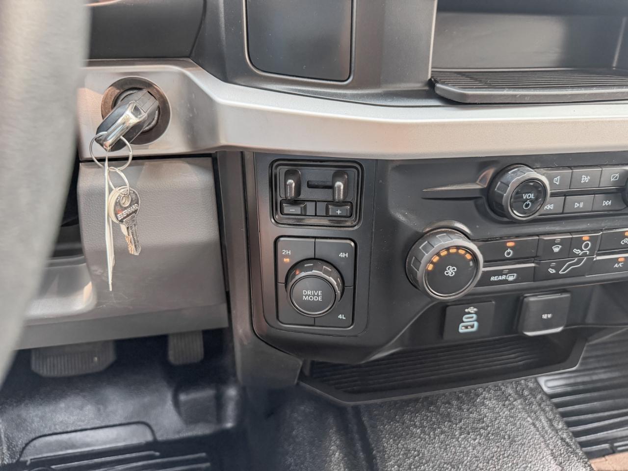 Ford F-350 SD XL Crew Cab LWB DRW 4WD 2024