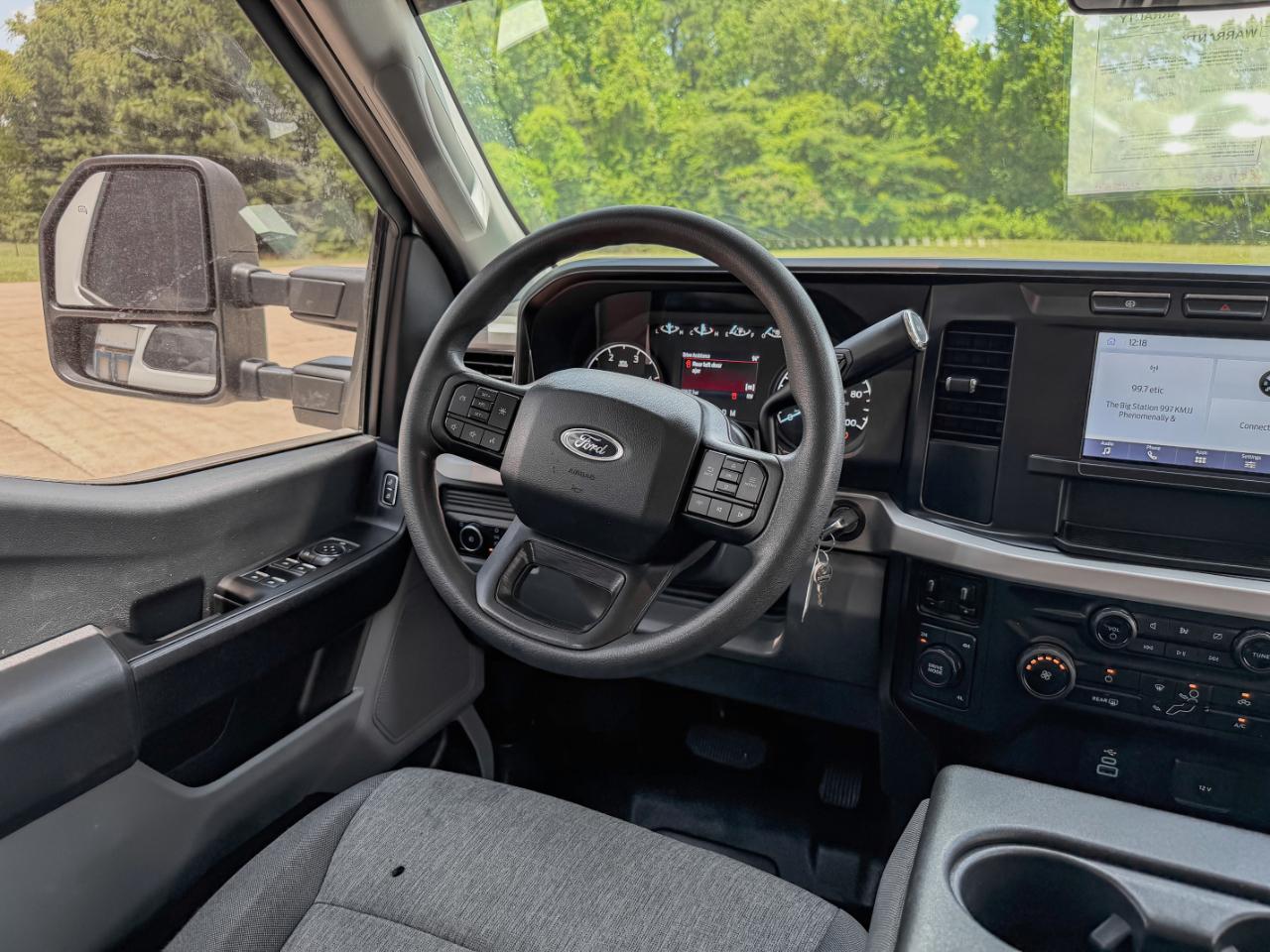Ford F-350 SD XL Crew Cab LWB DRW 4WD 2024