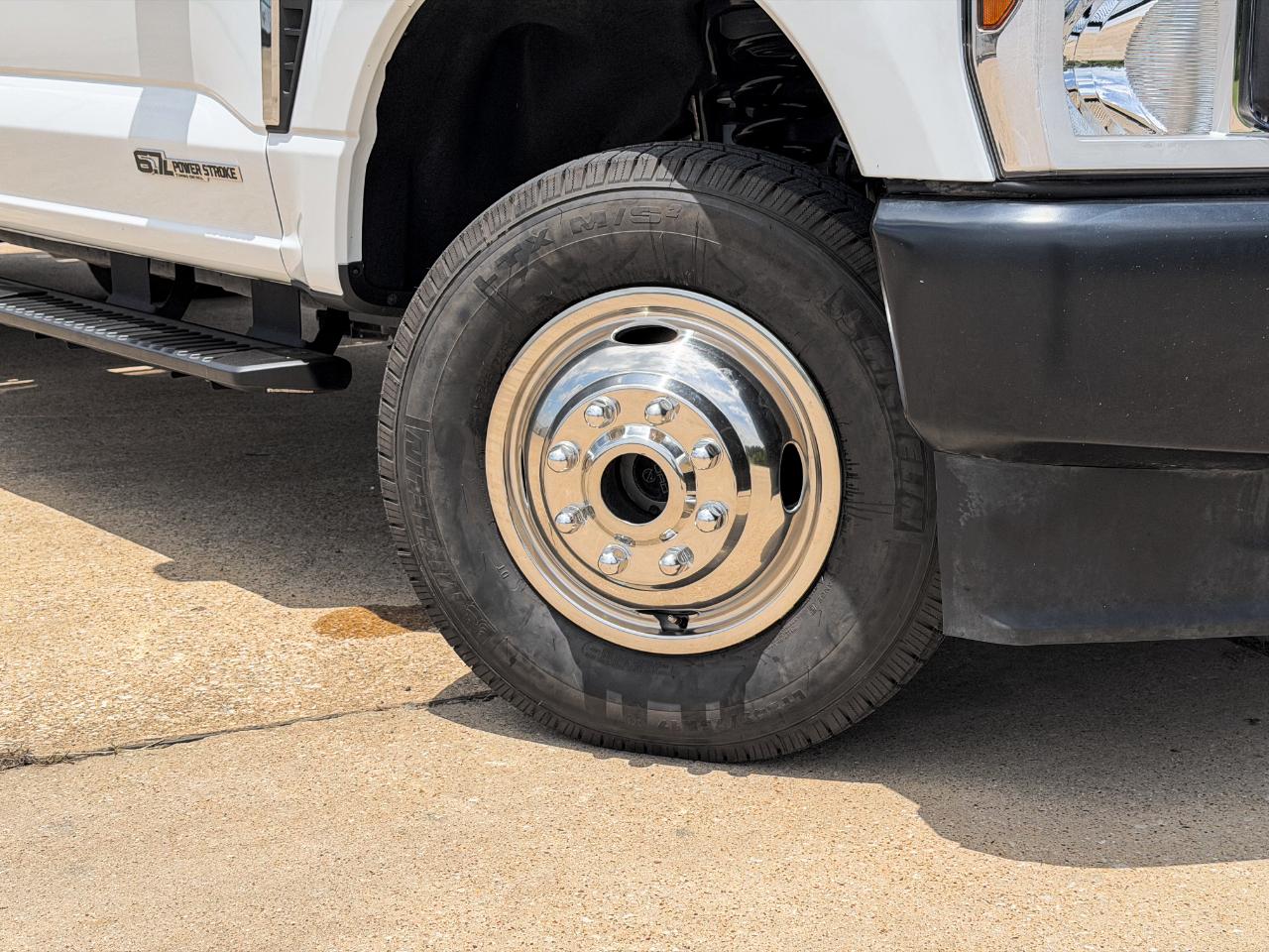 Ford F-350 SD XLT Crew Cab Long Bed DRW 4WD 2024