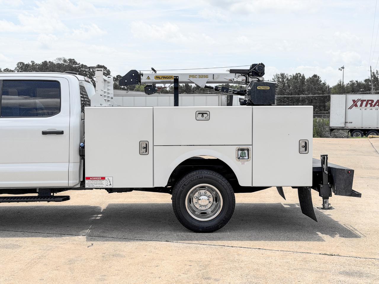 Ford F-350 SD XLT Crew Cab Long Bed DRW 4WD 2024