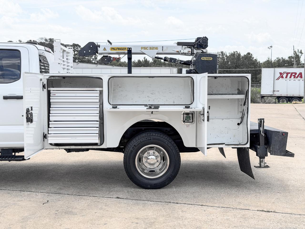 Ford F-350 SD XLT Crew Cab Long Bed DRW 4WD 2024