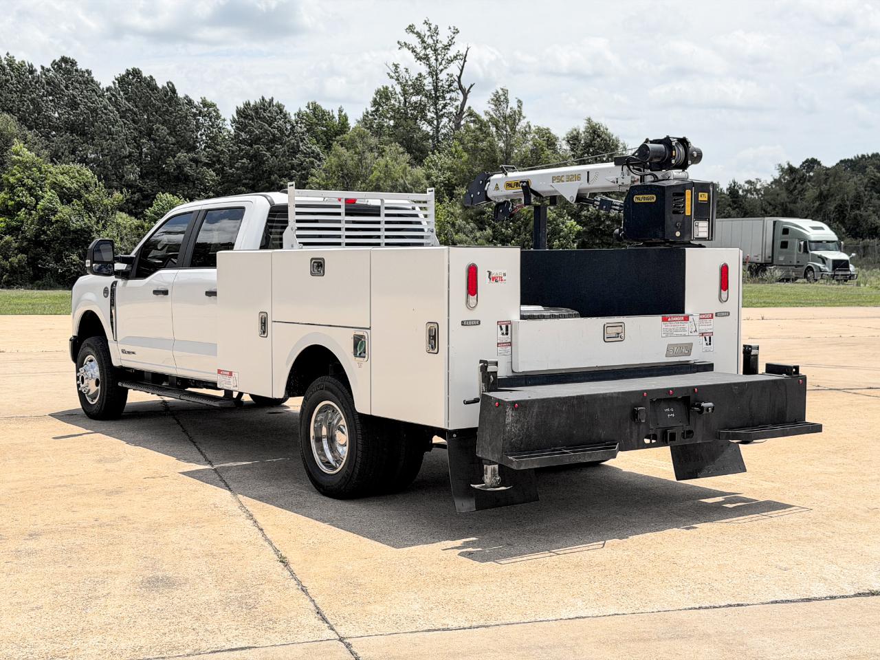 Ford F-350 SD XLT Crew Cab Long Bed DRW 4WD 2024