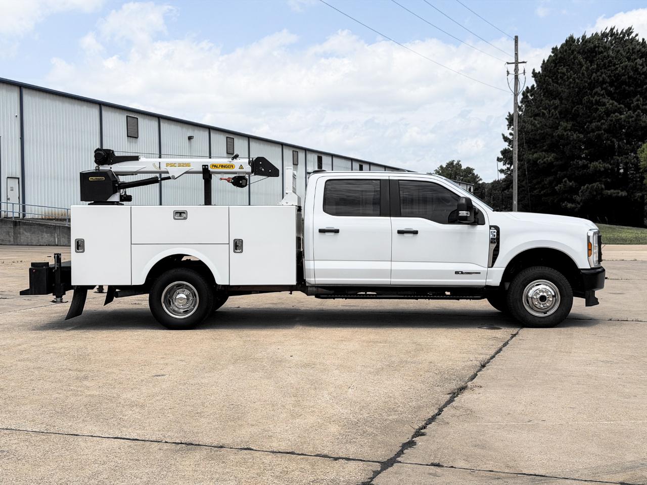 Ford F-350 SD XLT Crew Cab Long Bed DRW 4WD 2024