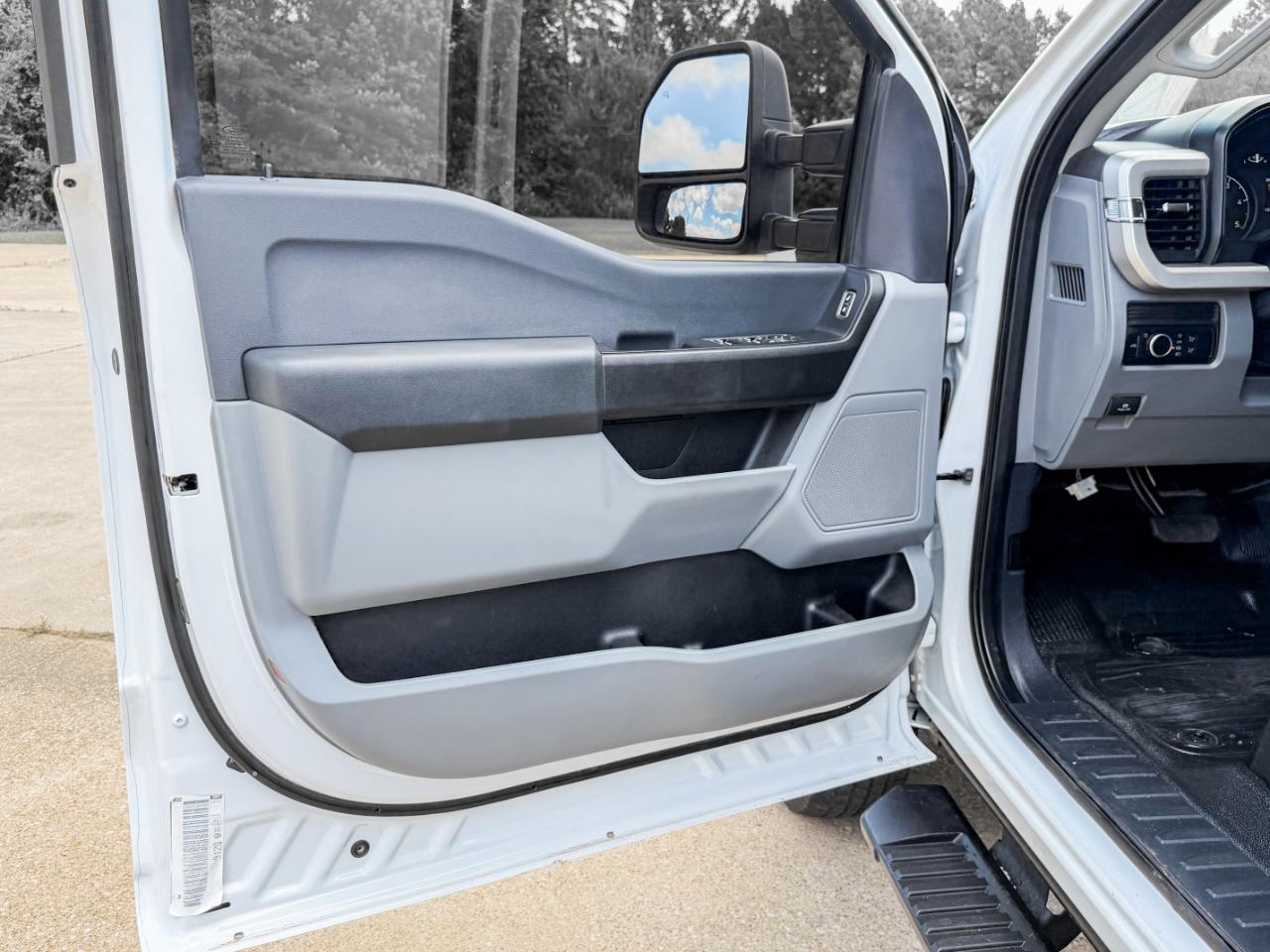 Ford F-350 SD XLT Crew Cab Long Bed DRW 4WD 2024
