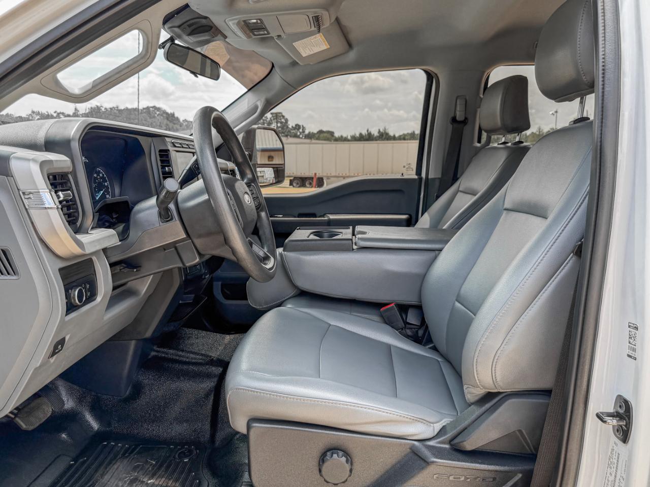 Ford F-350 SD XLT Crew Cab Long Bed DRW 4WD 2024